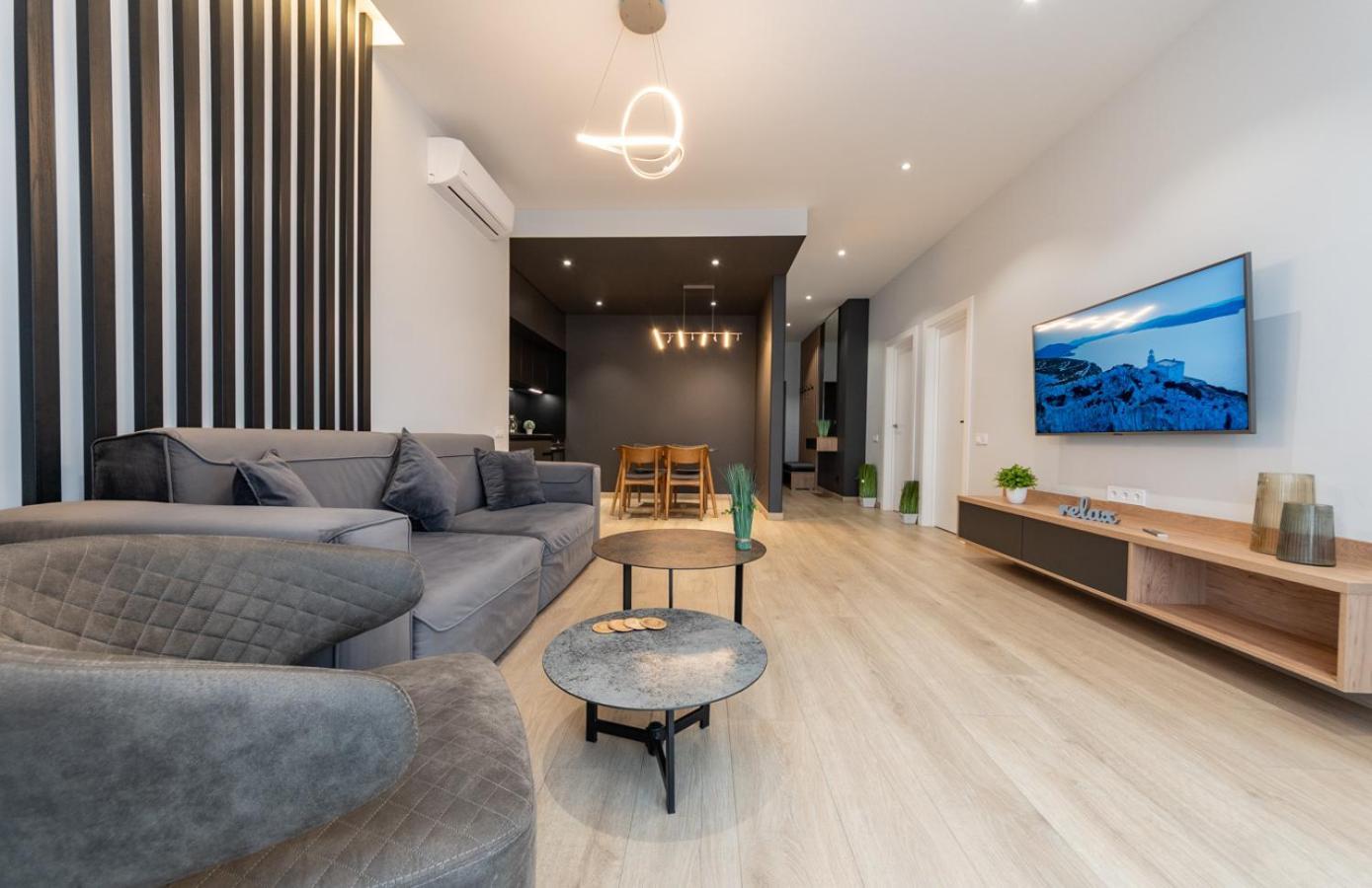Royal Tower Residence Big Vip Apartment In Center Floor 27 Kyiv Exterior photo