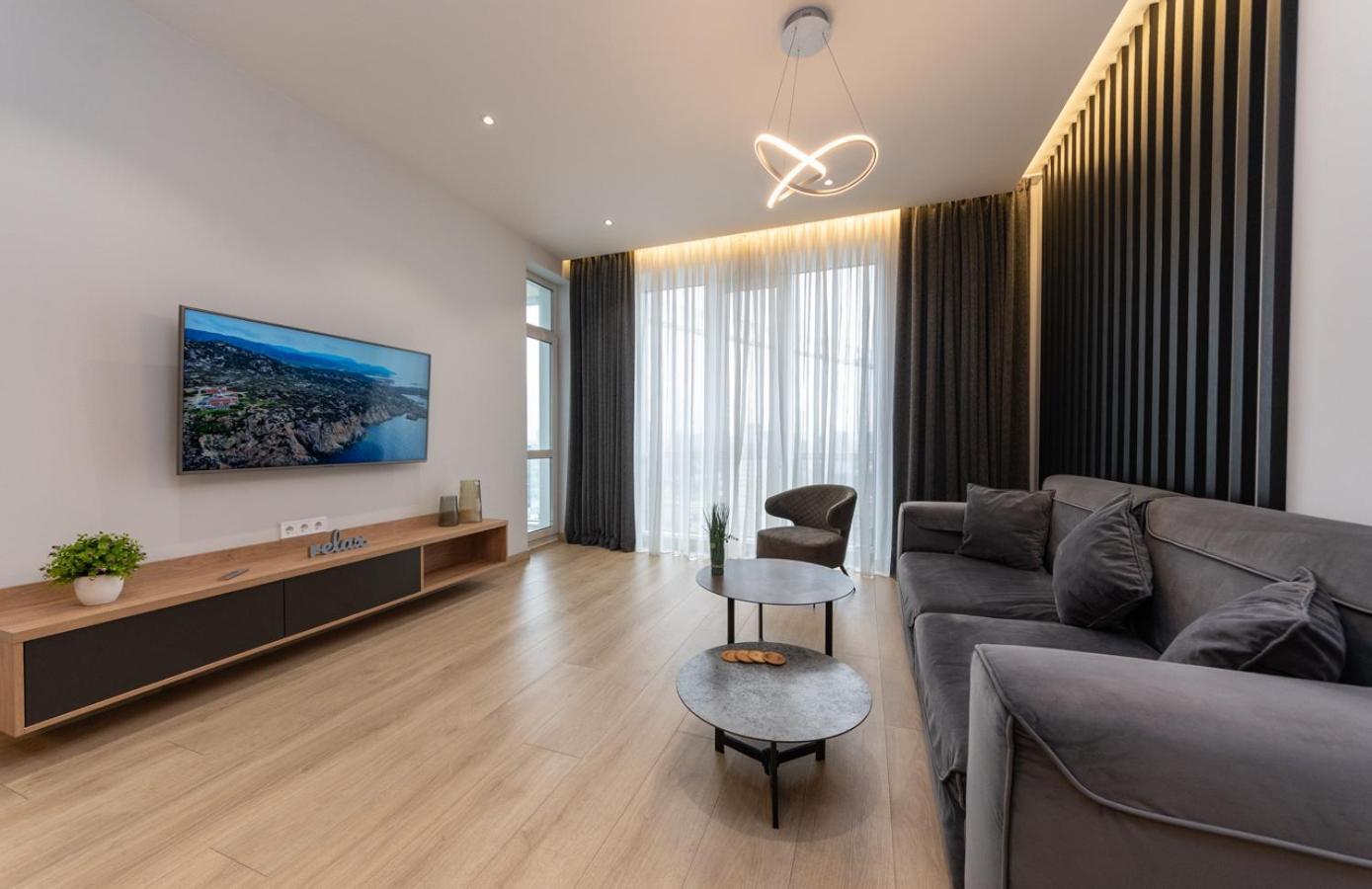 Royal Tower Residence Big Vip Apartment In Center Floor 27 Kyiv Exterior photo