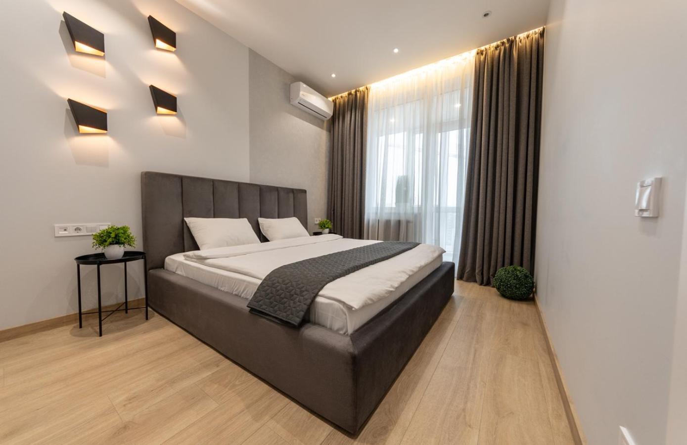 Royal Tower Residence Big Vip Apartment In Center Floor 27 Kyiv Exterior photo