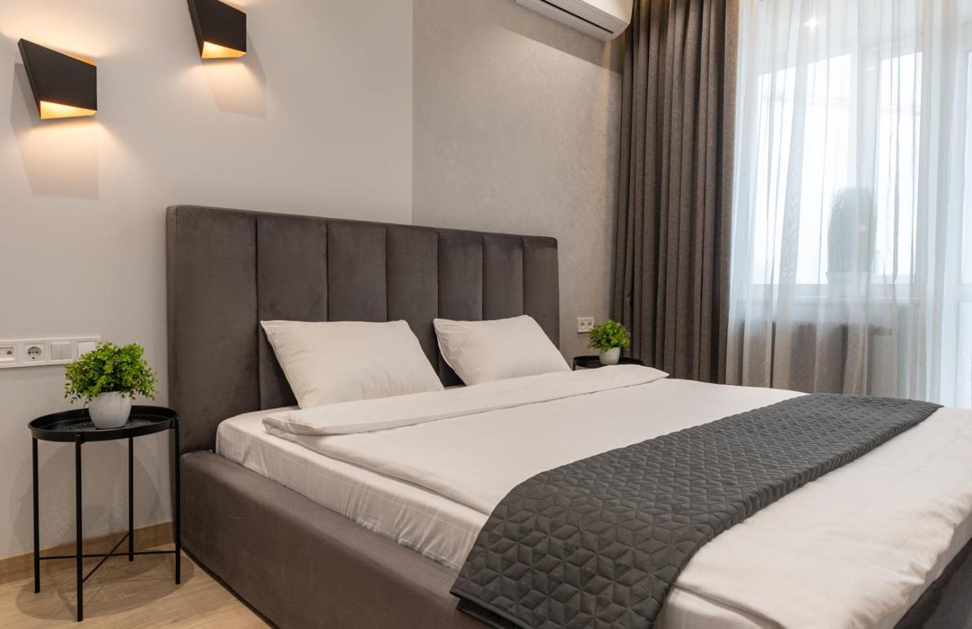 Royal Tower Residence Big Vip Apartment In Center Floor 27 Kyiv Exterior photo