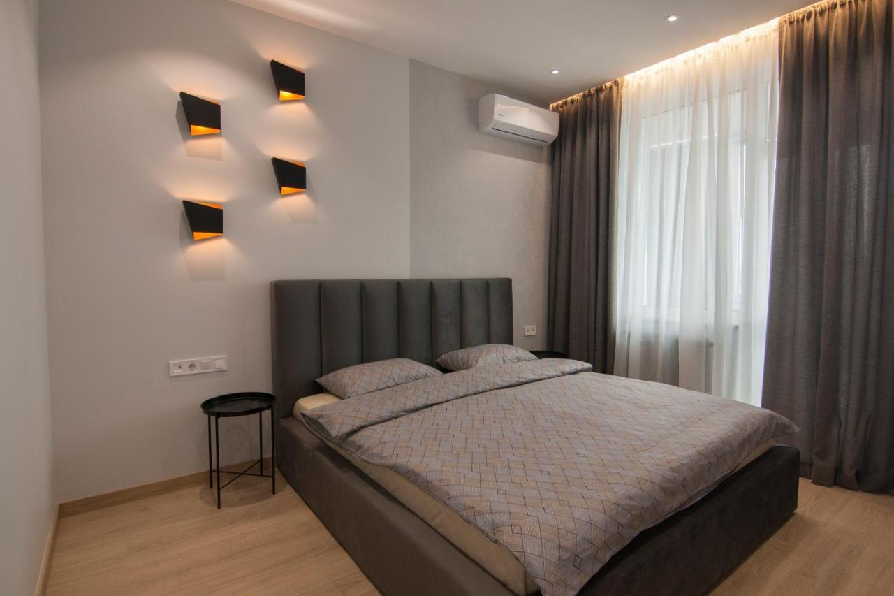 Royal Tower Residence Big Vip Apartment In Center Floor 27 Kyiv Exterior photo