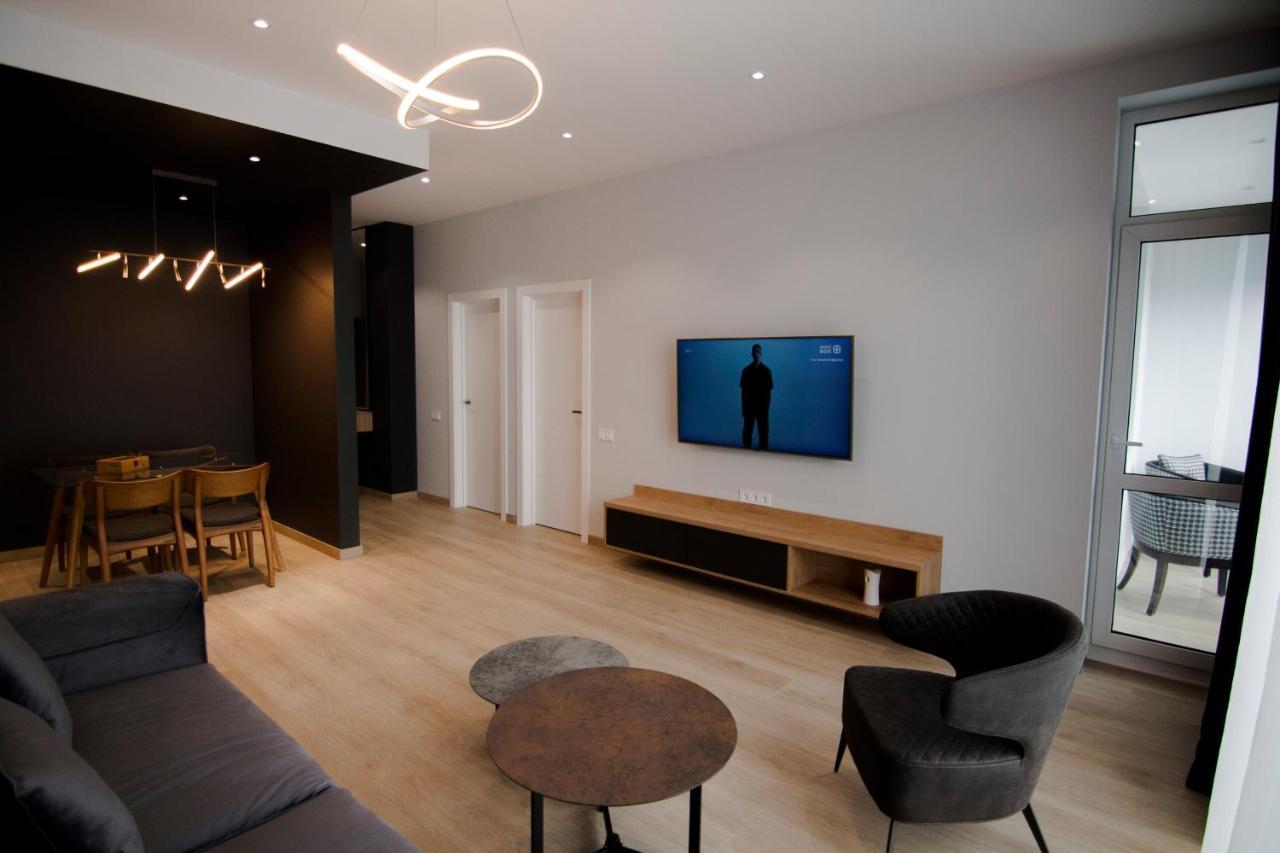 Royal Tower Residence Big Vip Apartment In Center Floor 27 Kyiv Exterior photo
