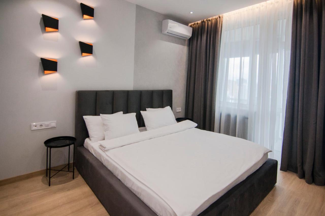 Royal Tower Residence Big Vip Apartment In Center Floor 27 Kyiv Exterior photo
