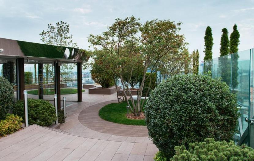 Royal Tower Residence Big Vip Apartment In Center Floor 27 Kyiv Exterior photo