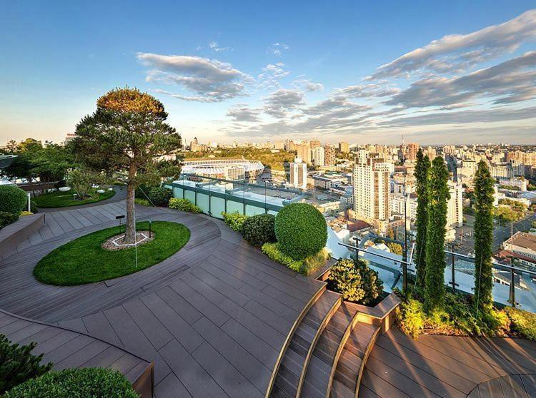 Royal Tower Residence Big Vip Apartment In Center Floor 27 Kyiv Exterior photo